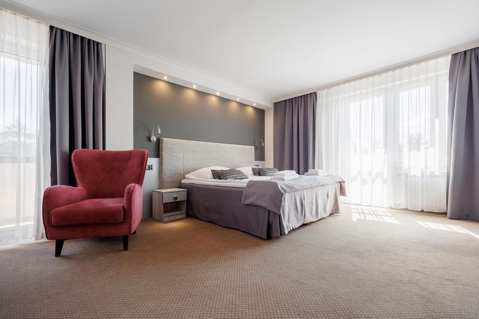 Hotel Cristal Park Tarnow Exterior photo