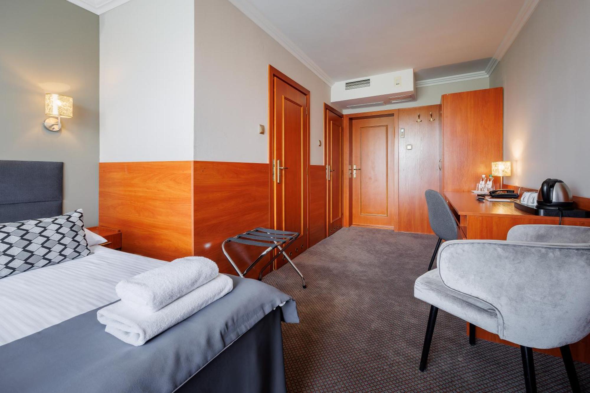 Hotel Cristal Park Tarnow Exterior photo