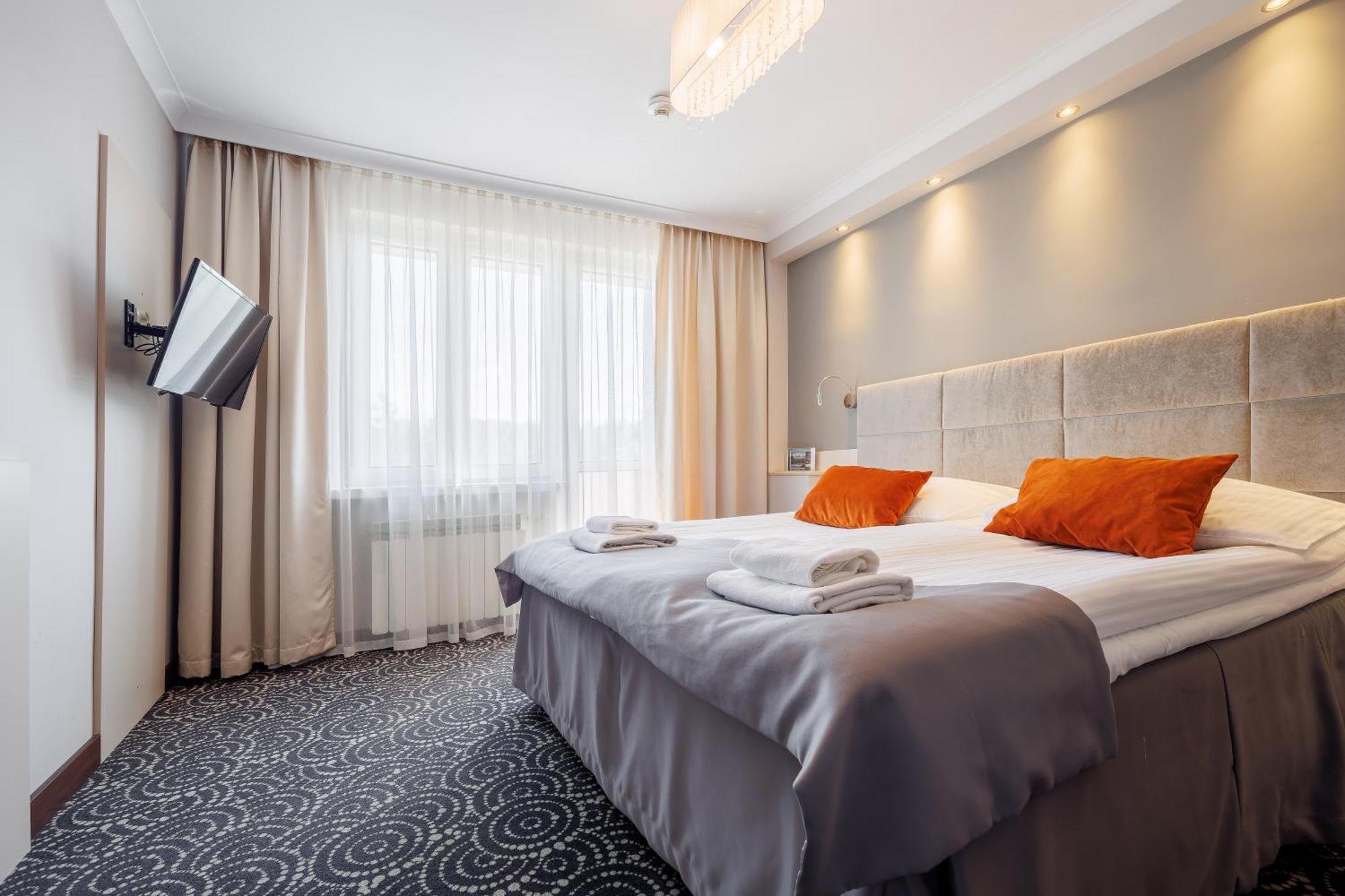 Hotel Cristal Park Tarnow Exterior photo