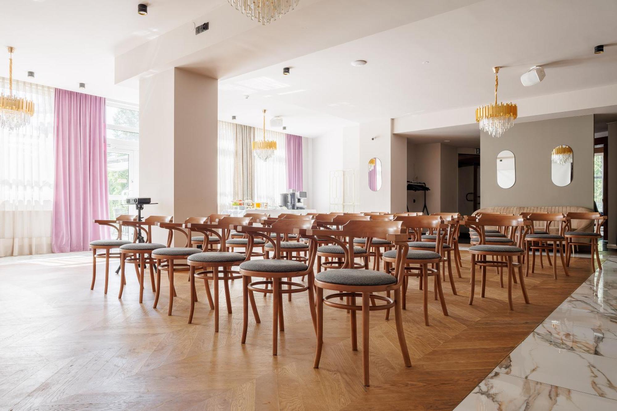 Hotel Cristal Park Tarnow Exterior photo