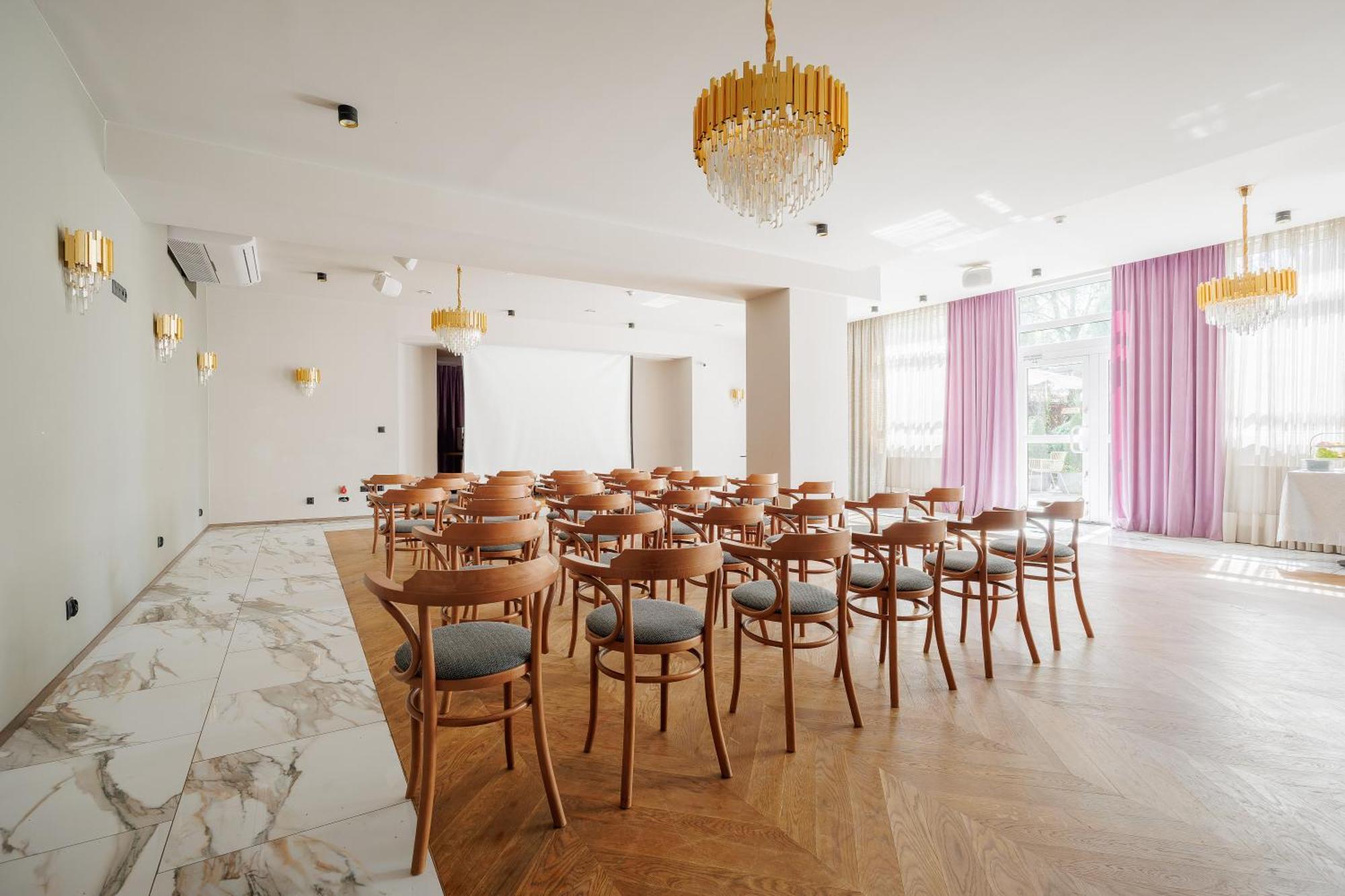 Hotel Cristal Park Tarnow Exterior photo