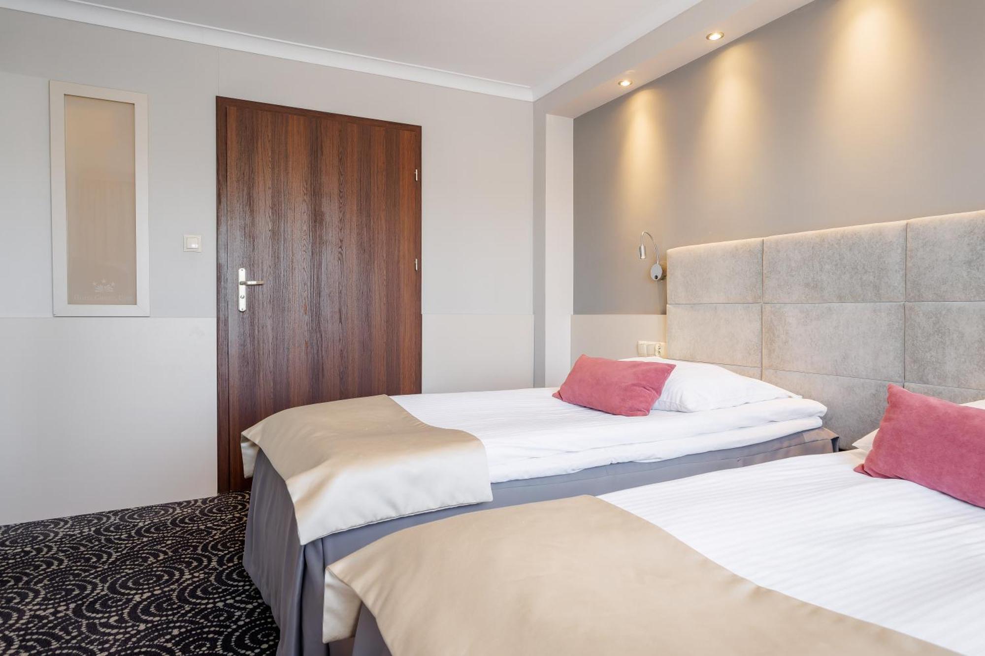 Hotel Cristal Park Tarnow Exterior photo