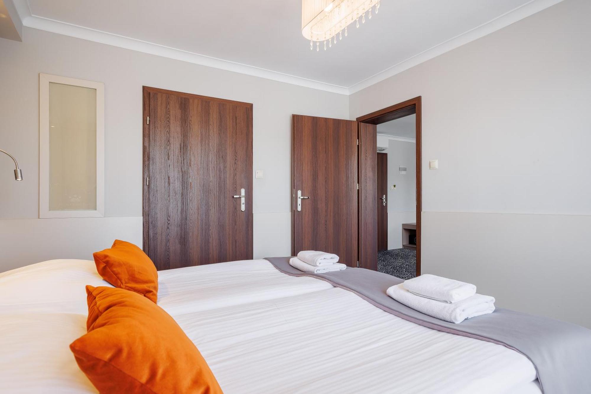 Hotel Cristal Park Tarnow Exterior photo