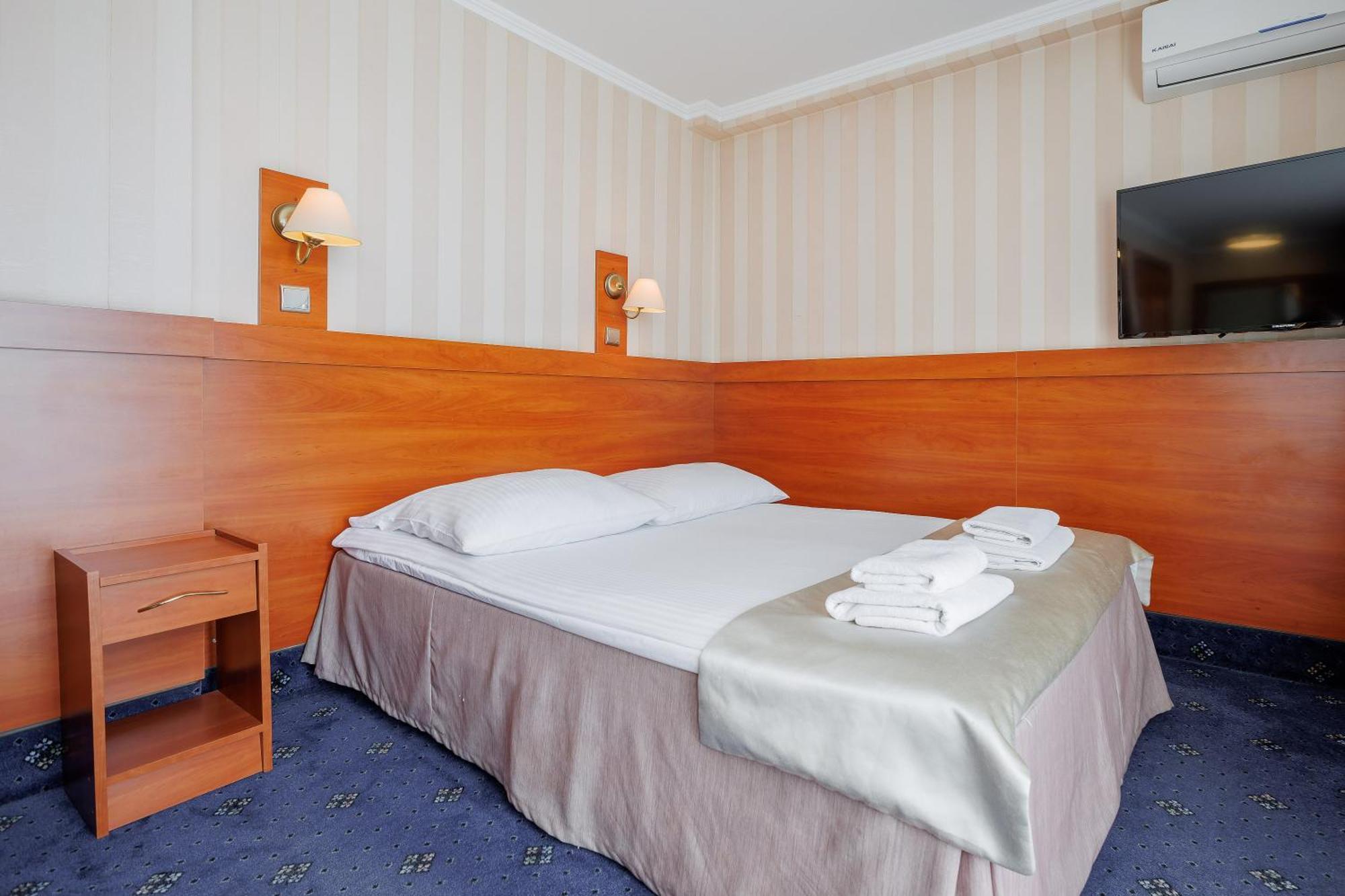 Hotel Cristal Park Tarnow Exterior photo