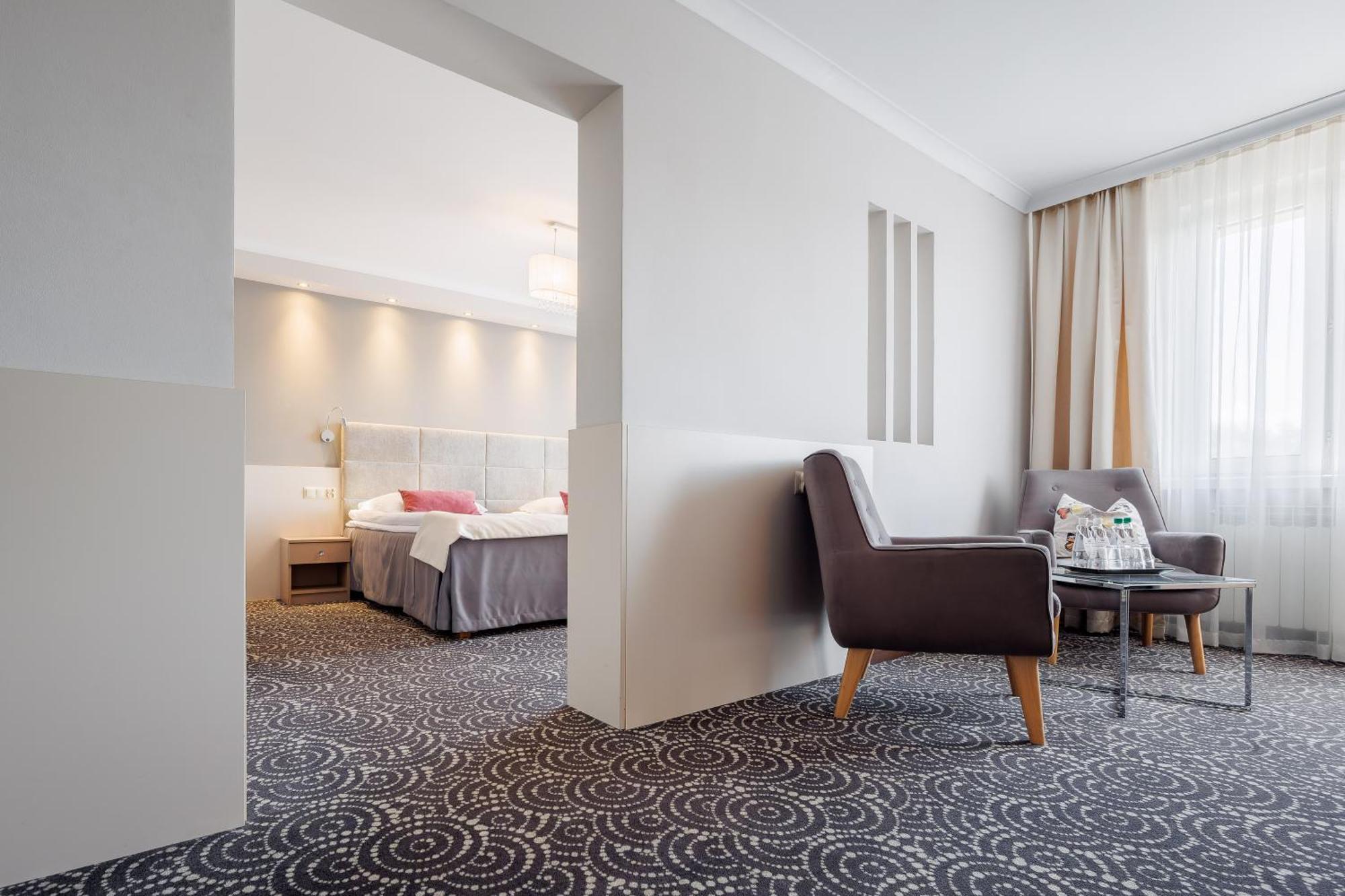 Hotel Cristal Park Tarnow Exterior photo
