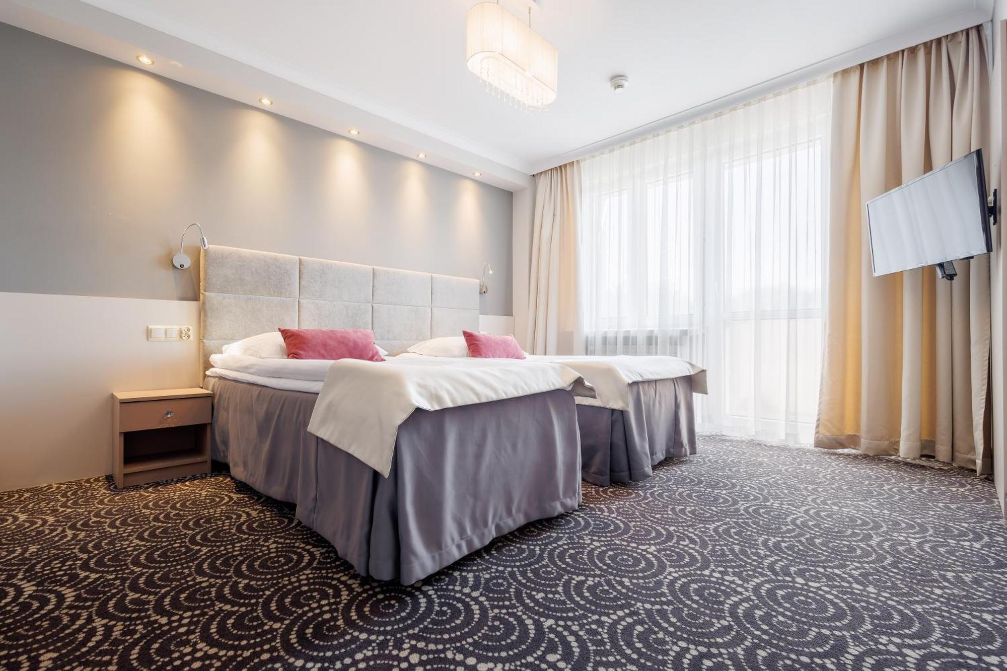 Hotel Cristal Park Tarnow Exterior photo