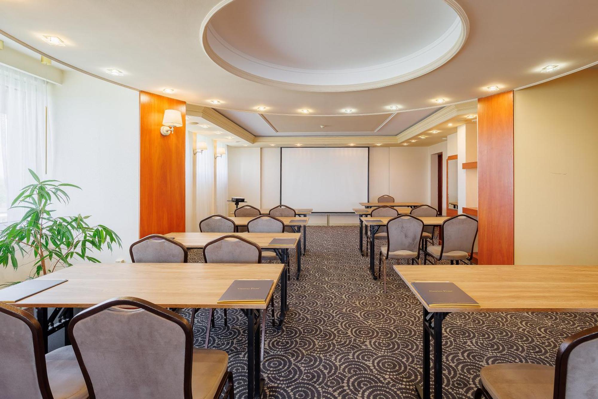 Hotel Cristal Park Tarnow Exterior photo