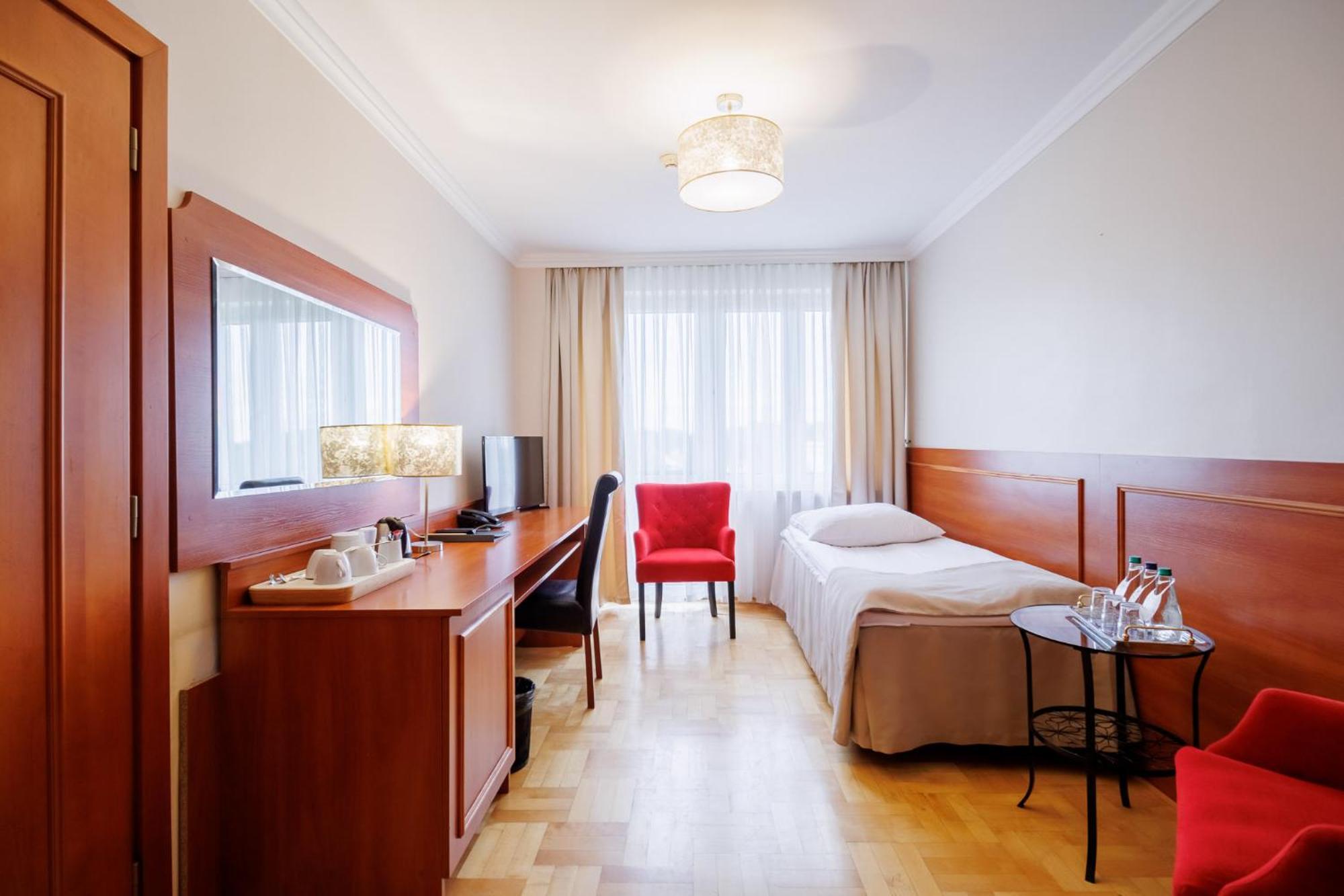 Hotel Cristal Park Tarnow Exterior photo