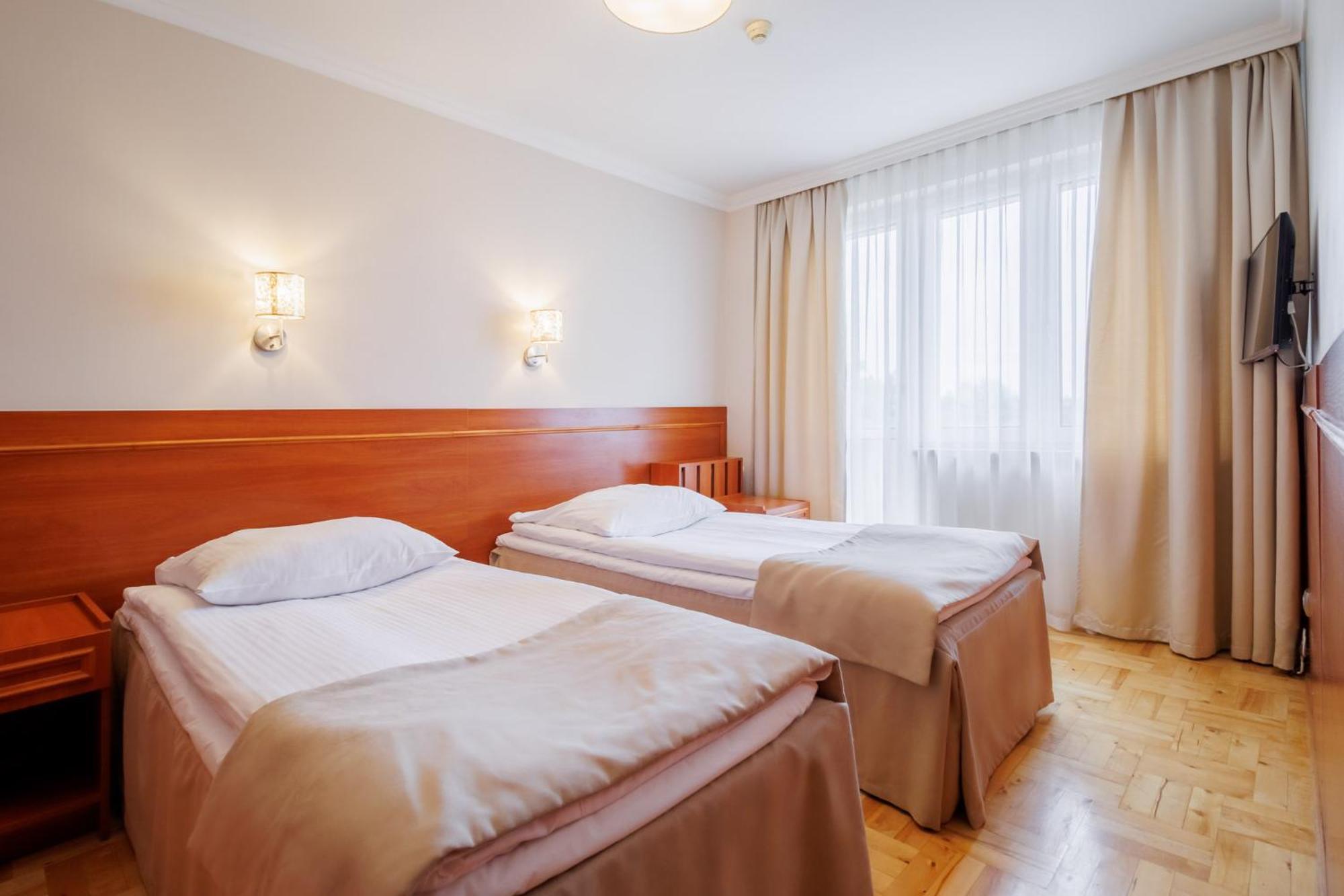 Hotel Cristal Park Tarnow Exterior photo